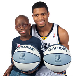 Memphis Grizzlies player Rudy Gay with a St. Jude patient.
