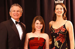 David Leisure, his daughter and the reigning Miss America at the Big Dreams Start Small dinner