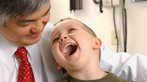 Dr. Ching-Hon Pui with patient
