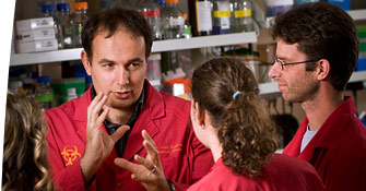 St. Jude scientists help develop a vaccine for Influenza A (H1N1)