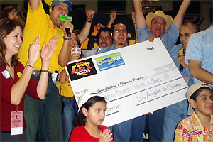 La Ley and Onda stations celebrate their radiothon.