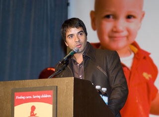 Latin music star, Luis Fonsi thanks radio stations from across the country for their participation in the Promesa y Esperanza Radiothon.