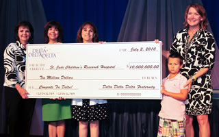 Delta Delta Delta presents a check to Terre Thomas.