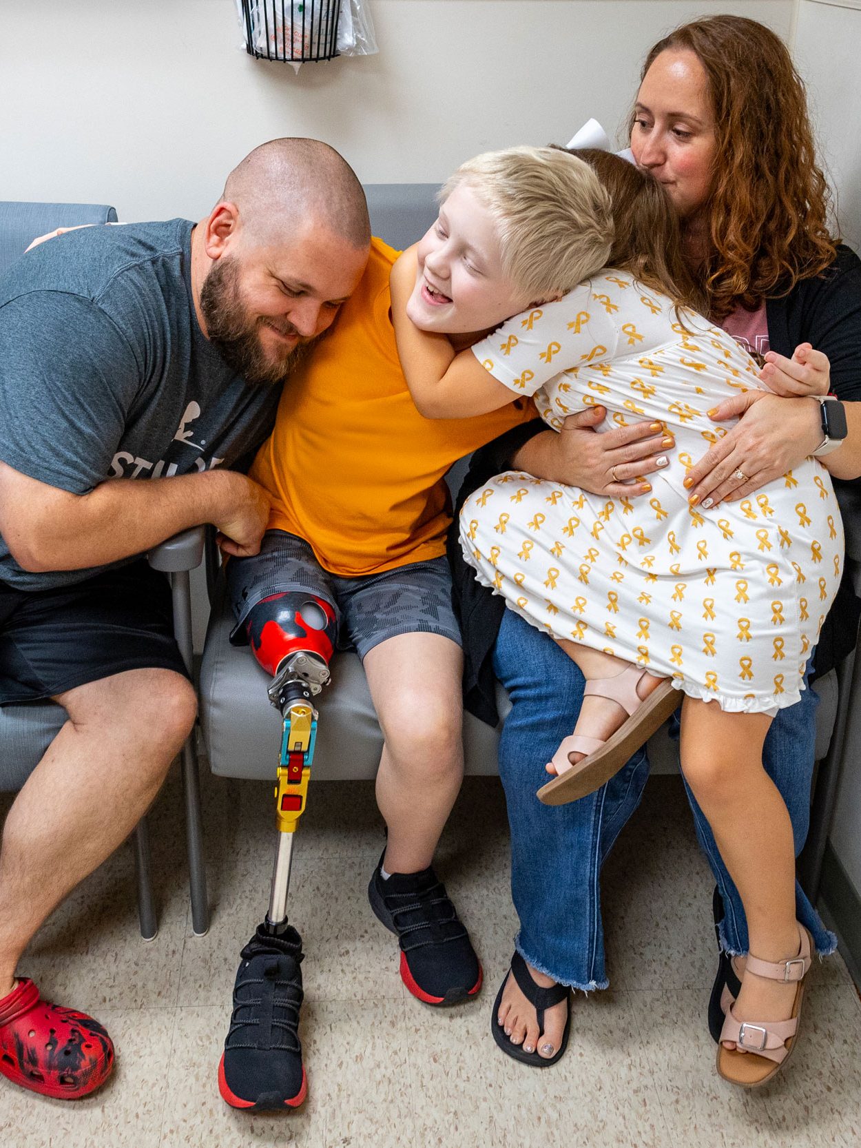 St. Jude patient Hunter, diagnosed with osteosarcoma, pictured with his mom Kristen and family.