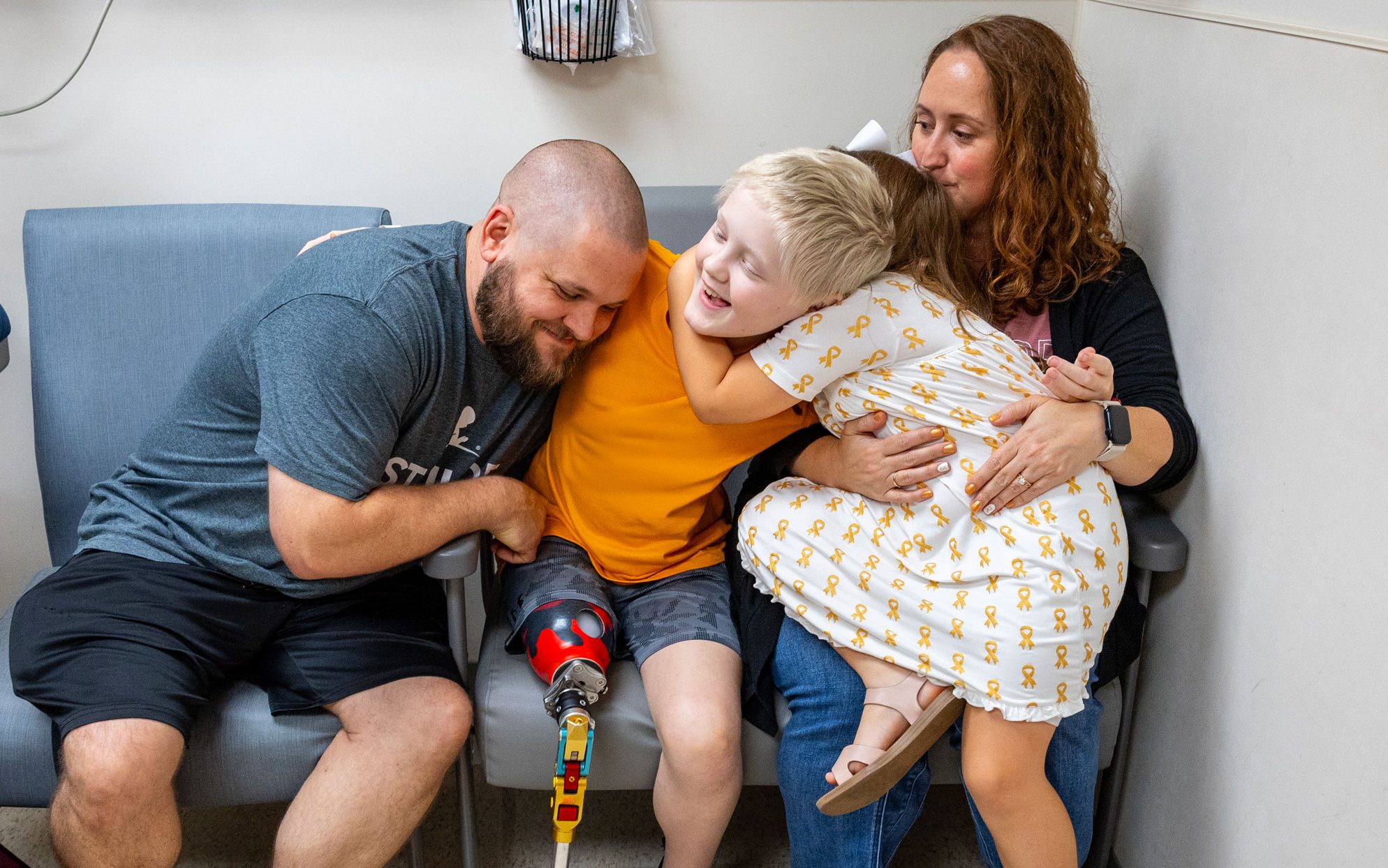 St. Jude patient Hunter, diagnosed with osteosarcoma, pictured with his mom Kristen and family.