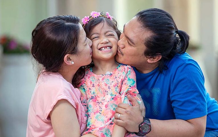 St. Jude patient Aspen, diagnosed with neuroblastoma, pictured with her mom, Stephanie and dad, Zuriel.