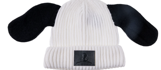 Gorro con orejas caídas para niños.