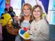 Marlo Thomas poses with a St. Jude patient artist