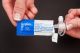 Use lubricante soluble en agua para recubrir el extremo de un catéter